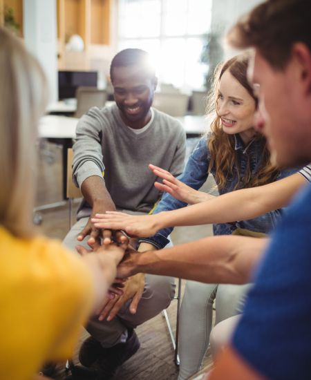 equipo de marketing reunido